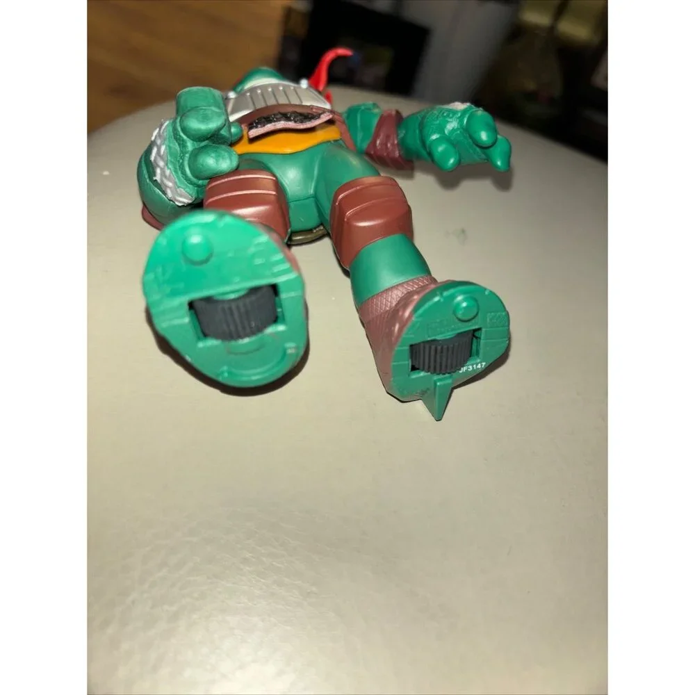Teenage Mutant Ninja Turtles Raphael Action Figure Toy 2012‎ Nickelodeon
